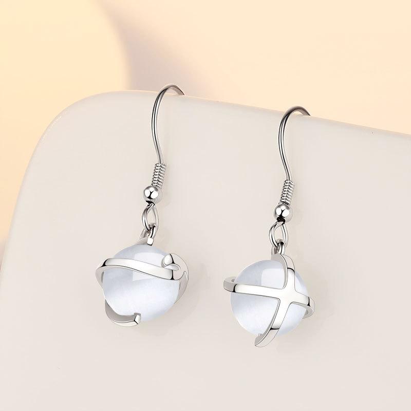 Japanese and Korean White Moonlight Opal Ear Hook, Female French Pastoral Small Fresh and Simple Temperament Earrings.