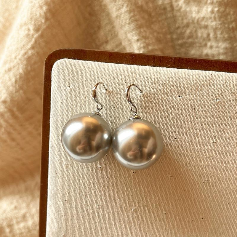 

Стильные 2024 Преувеличенные Жемчужные Серьги для Женщин - Высококлассные Осенне-Зимние Серьги-Пуссеты жемчужный/серый