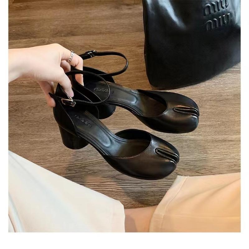 Fashion Fashion Tabi Ninja Shoes WomenRound Split Toe Shallow Thick Heel Sandals Single Mid Heel Mary Janes Shoes Female Pumps