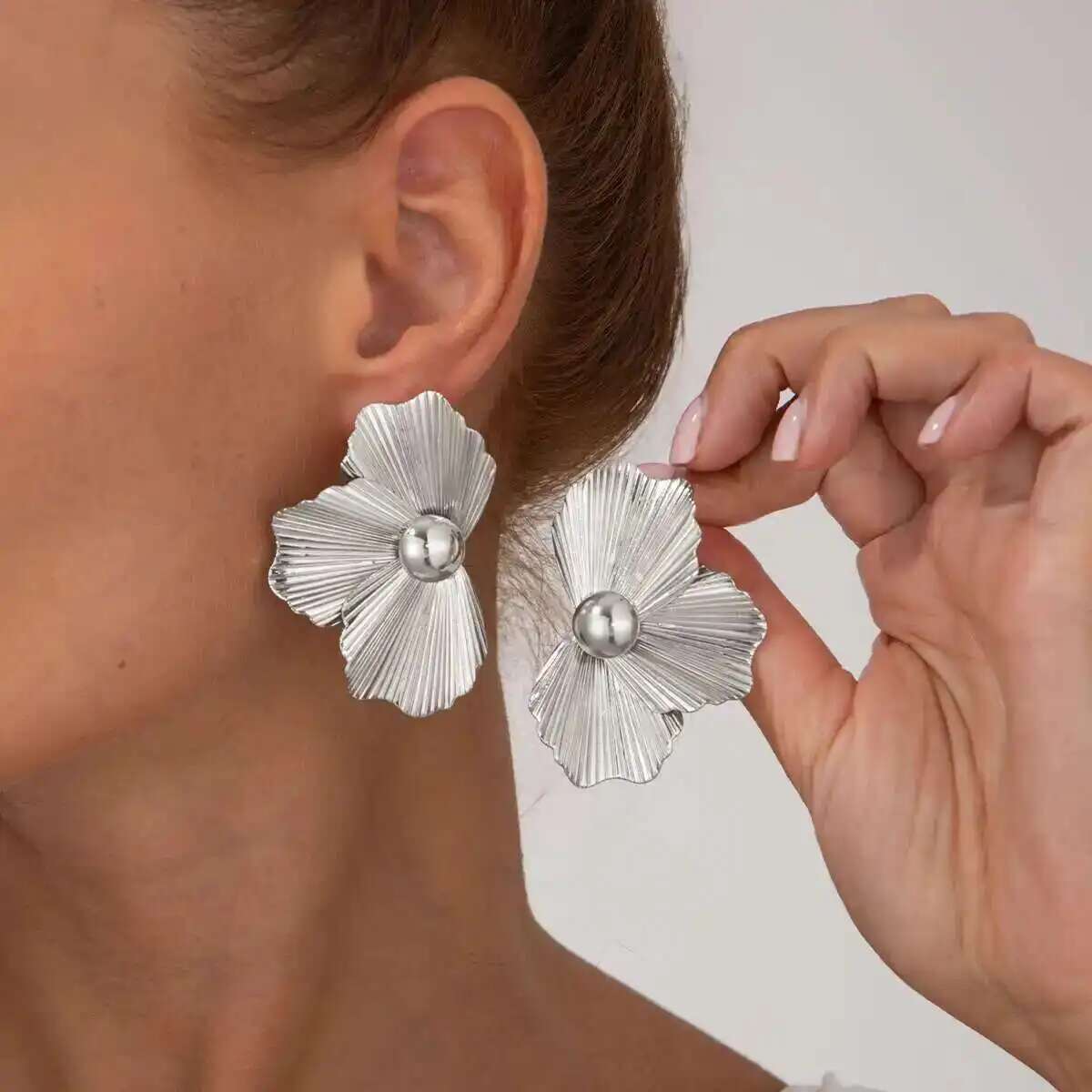 Salircon Exquisite Irregular Half Flower Stud Earrings Women Trendy Elegant Line Petal Earrings Jewelry Accessories Gift New