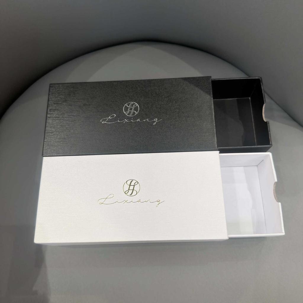 Vícebarevné protiskluzové pouzdro na brýle s řetízkem a hadříkem na dioptrické a čtecí brýle