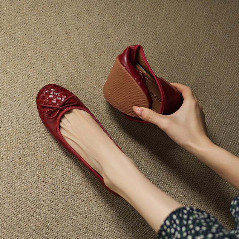 New women's casual single shoes solid color light mouth flat bottom lazy shoes women's four seasons women's shoes beef tendon soft sole leather la