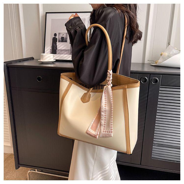 Geantă Tote Mare Versatilă pentru Femei Vara 2023 - Texturată, cu Un Singur Umăr, pentru Cumpărături și Navetă