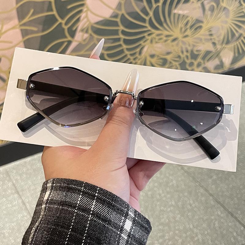 Polygon Shape Sunglasses for Woman Vintage Stylish Anti-reflective Sun Glass for Men Vacation Travelling Sunglass Women