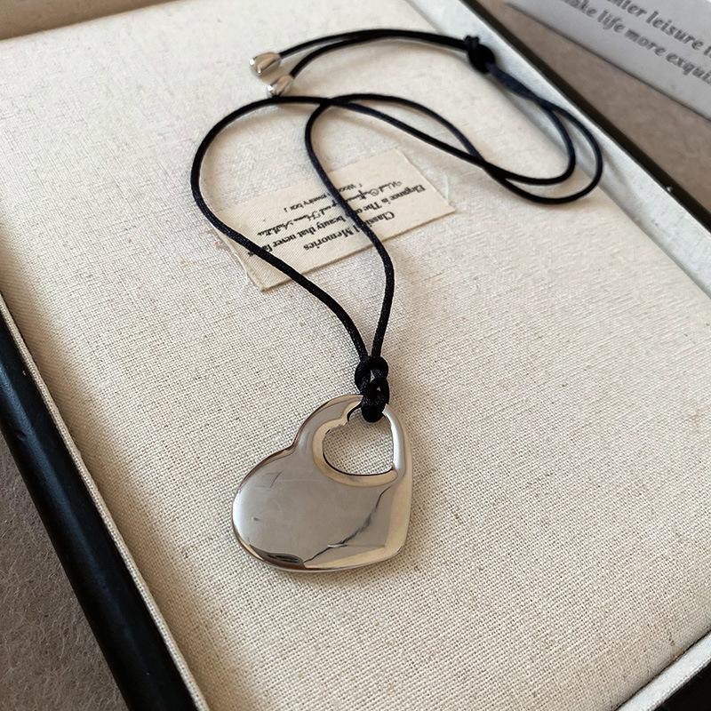 Love Pendant Necklace Internet Celebrity Fashion Versatile Sweater Chain High Sense Jewelry