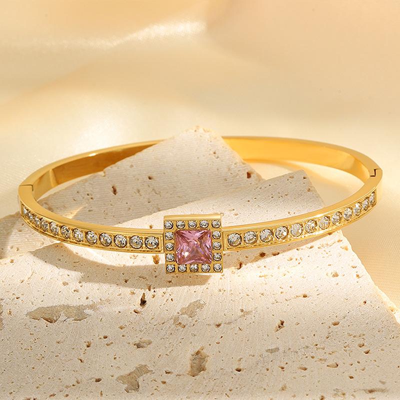 Light Luxury and High-end Square Female Emerald Baby's Breath Bracelet Bracelet