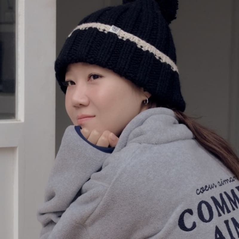 

Шапка-бини с помпоном ручной работы DEPOUND - черная black