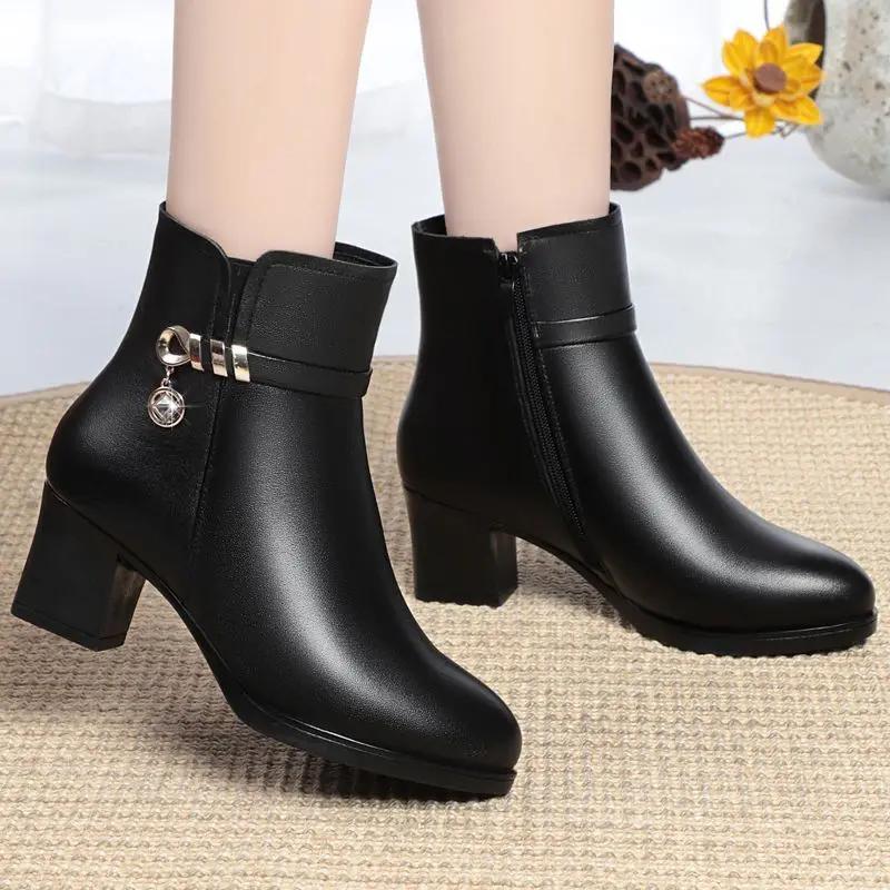 New Exquisite Women's Snow Boots Winter Warm and Anti Slip Wear Resistant Middle Aged and Elderly Modern Boots with Velvet