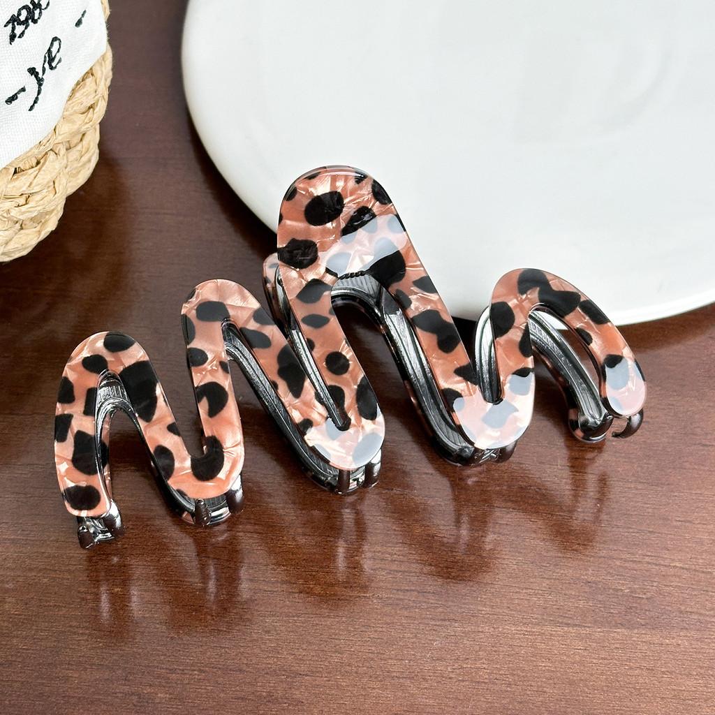 Elegant Vintage Leopard Print Hair Clip Featuring Durable Alloy Material For Stunning Updos And Everyday Styles