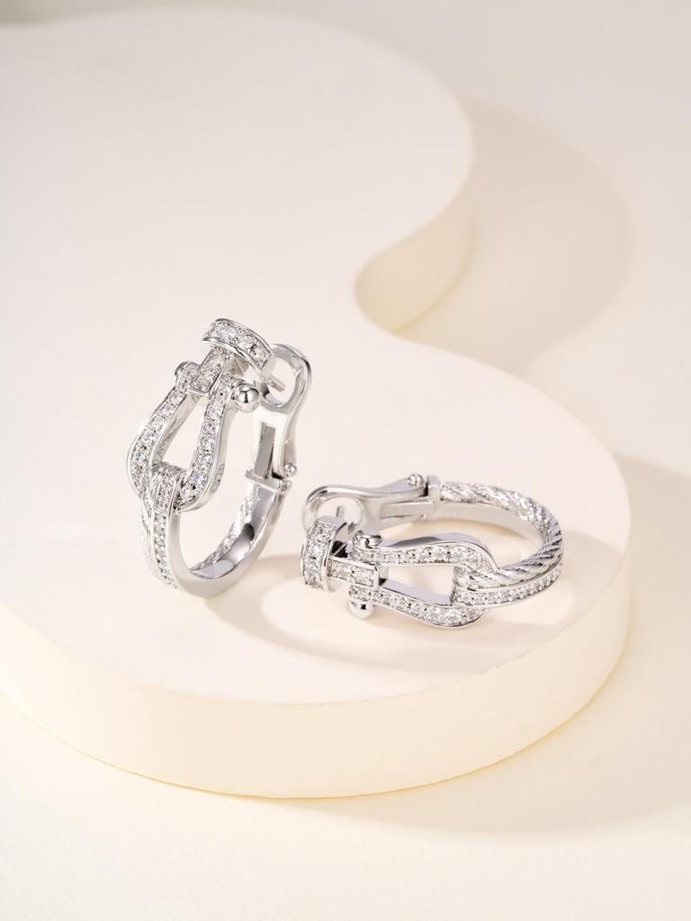 Horseshoe Stud Earrings with Diamonds High-quality Jewelry Gifts for Daily Wear, Men and Women Are Not Limited