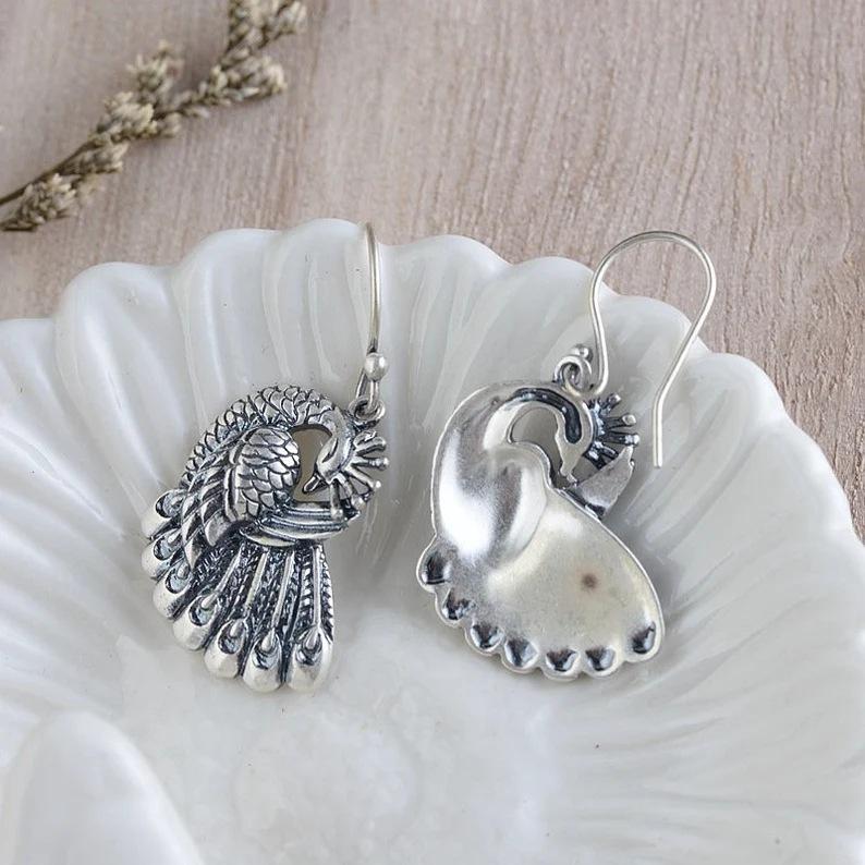 Серьги с подвесками в стиле ретро в виде павлина Серьги серебряного цвета a pair — фото 5