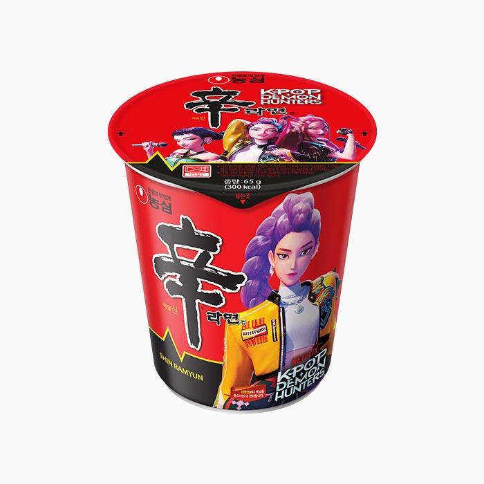 Nongshim Shin Ramyun Cup 65г × 5 + Соус ShinTumba 285г × 1 – Коллаборация с K-Pop Demon Hunters (Случайный дизайн)