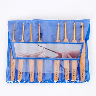 Kit Fatto a Mano all'Uncinetto e a Maglia Multicolore: Gomitoli, Bambola, Borsa