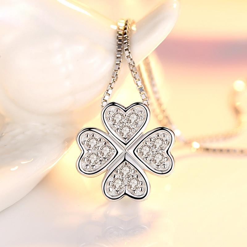 Fashionable Clover Pendant With Sparkling Gemstones Stylish And Sweet Necklace