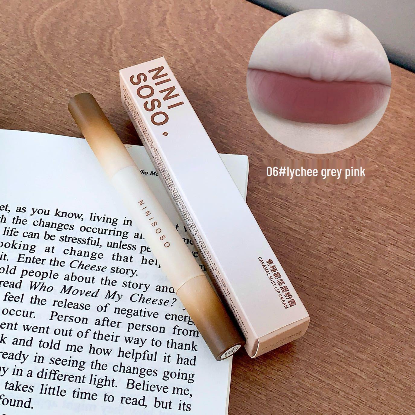 

NINISOS Caramel Mist Lip Powder: Lightweight, Silky, Non-Stick Lip Gloss for a Soft Mist and Sweet Color Finish.