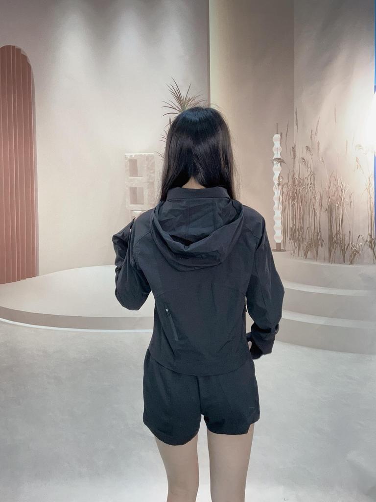 Women's Slim Fit Breathable Sports Jacket: Sun Protection for Spring & Autumn Outdoor Activities, Yoga, Hiking.