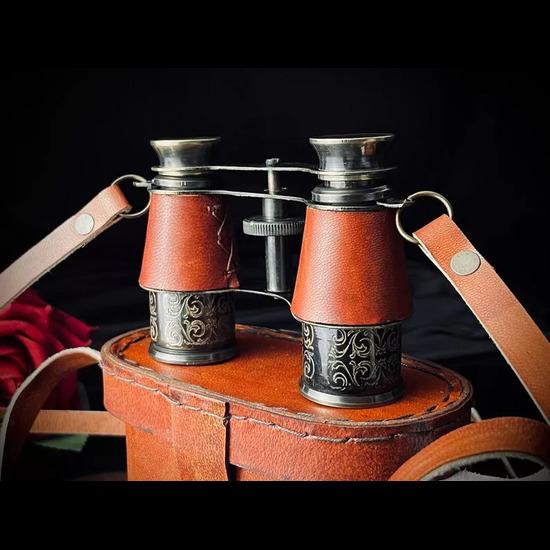 

Вінтажний морський 4-дюймовий бінокль з твердої латуні з червоною шкіряною обкладинкою та шкіряною коробкою S чорний