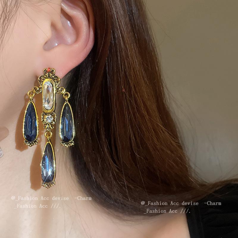 Medieval silver needle with diamonds, water drop earrings, retro court temperament earrings, niche fashion and high-end earrings.
