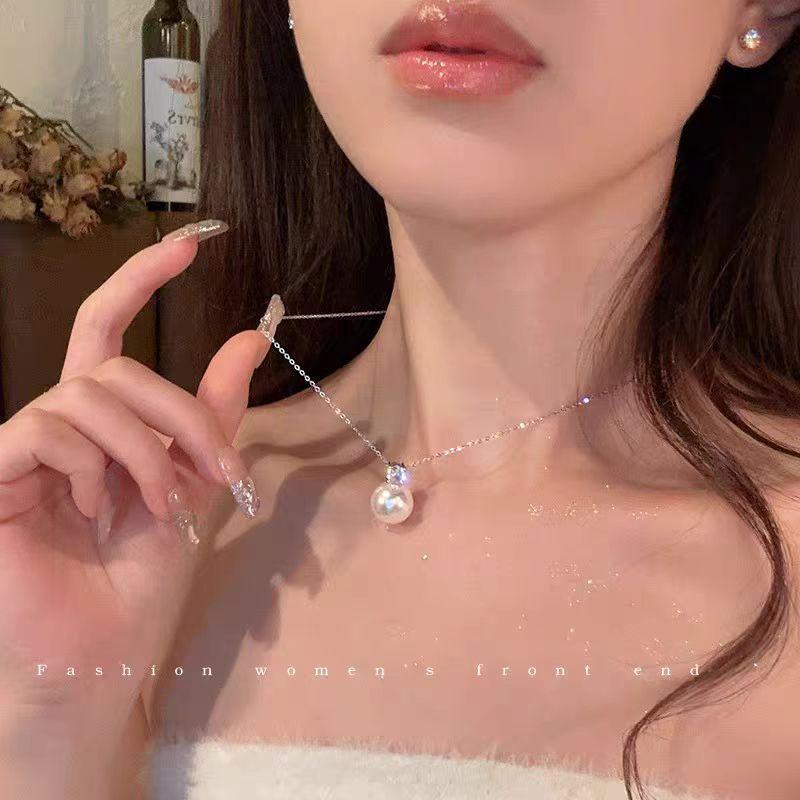 Pearl collarbone chain Women's versatile temperament Fashion niche necklace Neck chain Accessories