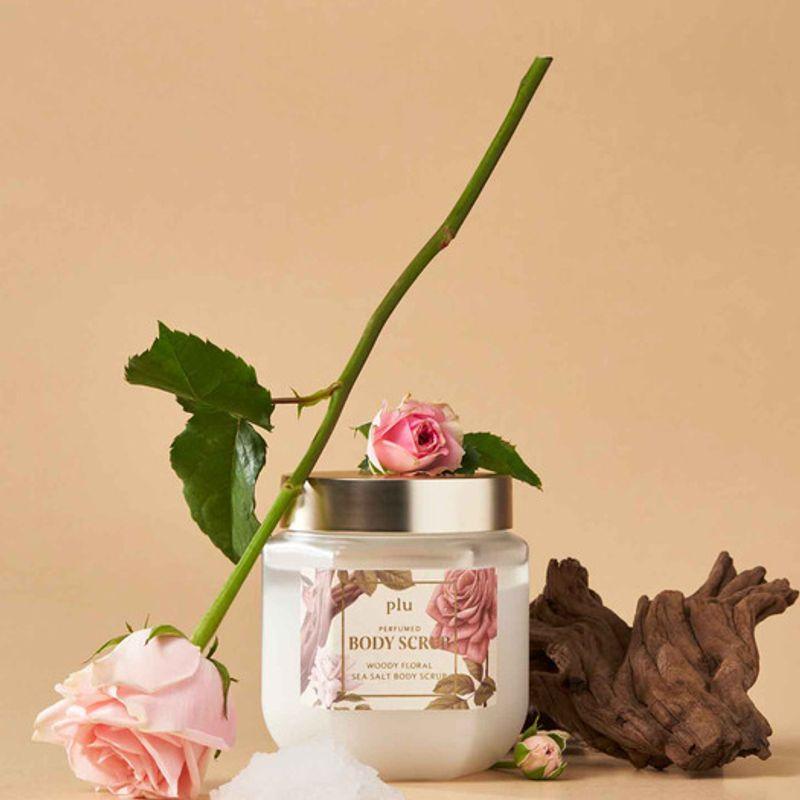 Plu Ароматический скраб для тела с морской солью 500 г Древесно-цветочный Perfumed Sea Salt Body Scrub 500g Woody Floral