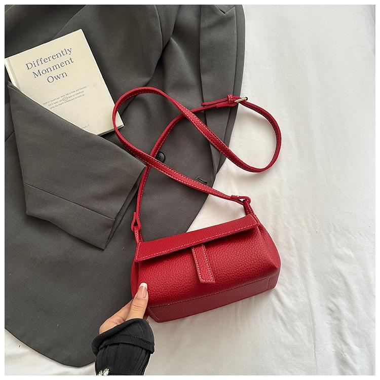 Korean version of simple and versatile women's messenger bag 2025 summer new commuter shoulder bag fashionable small square bag
