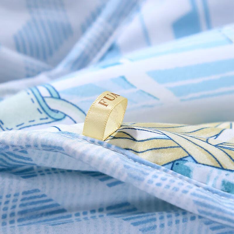 FUANNA Half-Summer Cloud Soft Antibacterial Seven-Hole Summer Quilt