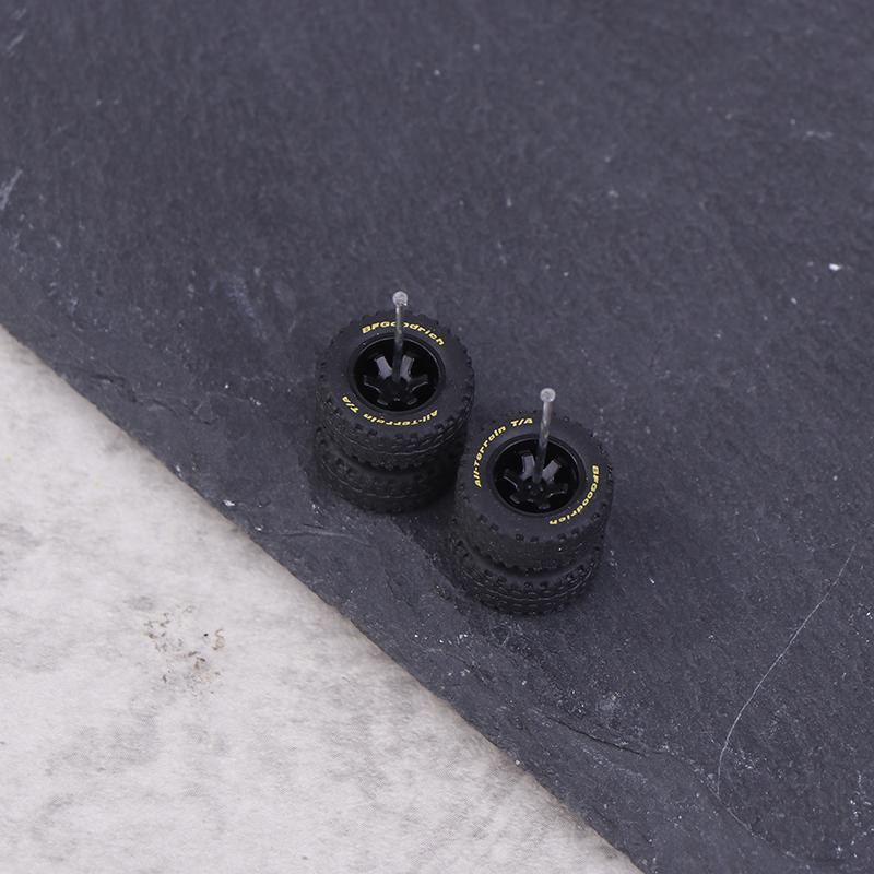 1 Pair Of 1/64 Off-Road Wheels 15Mm Dia Rubber Tires + Wheel 1:64 Model Car Suv Modified Parts For Remote Control Car