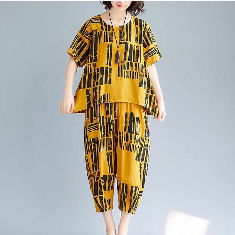 

Женский комплект с круглым вырезом, коротким рукавом, эластичной талией, карманами, повседневный наряд. Женская футболка с принтом линий, широкие укороченные брюки. 3XL жёлтый