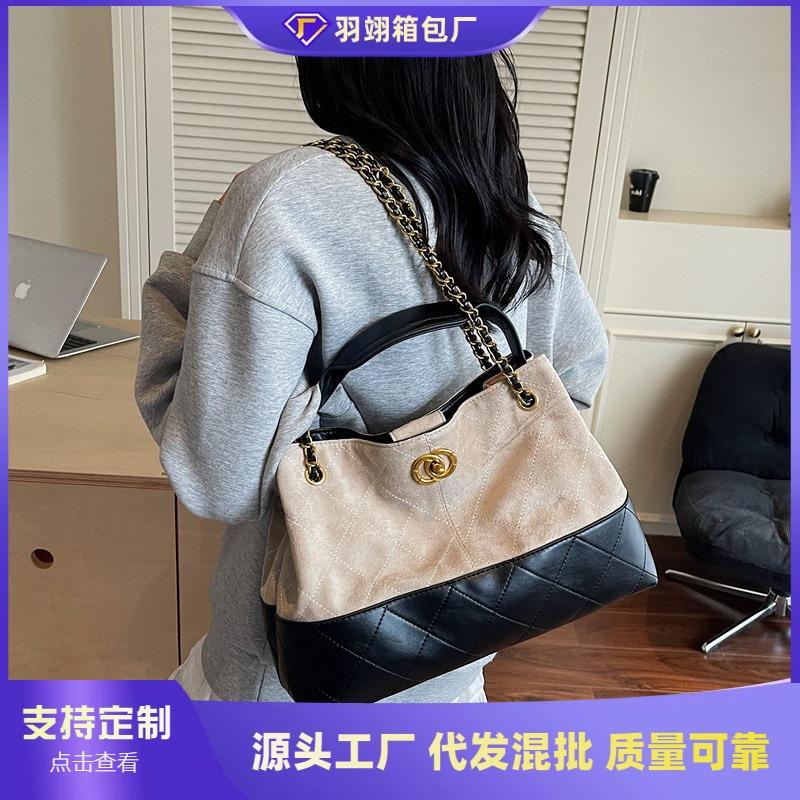 Retro Contrasting Color Large-capacity Commuter Tote Bag, New Fashionable Diamond One-shoulder Underarm Chain Bag.