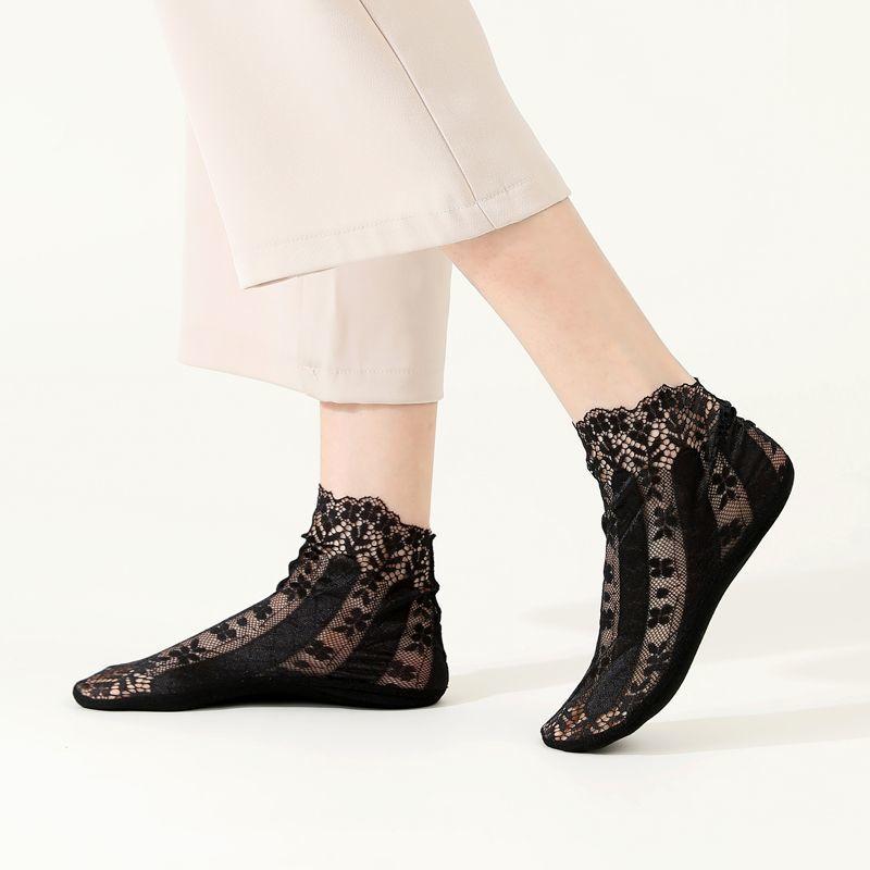 5 Pairs of Socks Women's Summer Thin Design Mid Tube Lace Cotton Sole Breathable and Moisture Wicking Sexy and Short