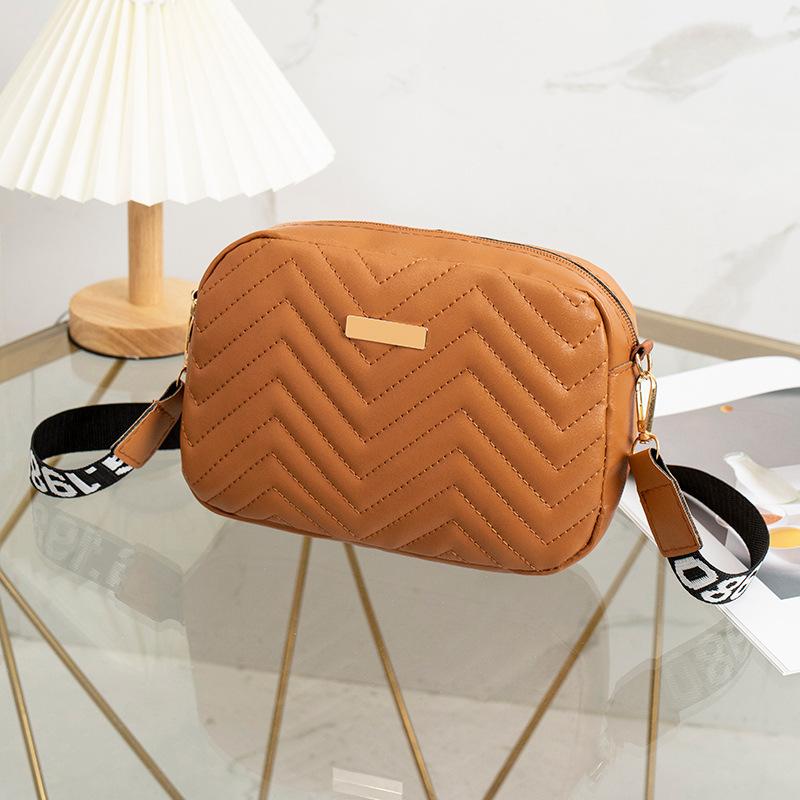 New wave embroidered iron sheet decorative messenger small square bag casual women's simple camera bag small bag