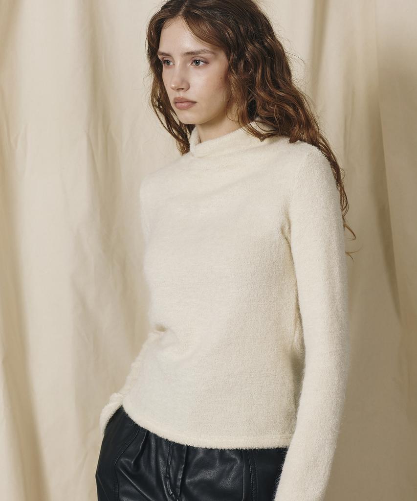 BETWEEN A AND B Shirred Turtleneck Top [Ivory]