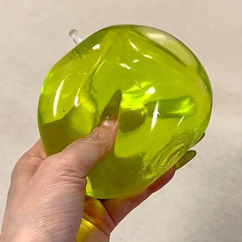 Quetschiger Grüner Apfel Stressball Weiches Fidget Sensorisches Spielzeug Für ADHS Langsamer Rückprall Quetschspielzeug Für Alle Altersgruppen Weihnachtsgeschenk