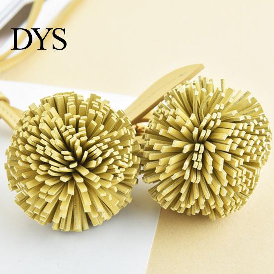 Straw Bag Charm Pendant Imitation Leather Artificial Hydrangea Ball Small Decorative Keychain with Adjustable Drawstring Bags Keys Backpacks Accessory