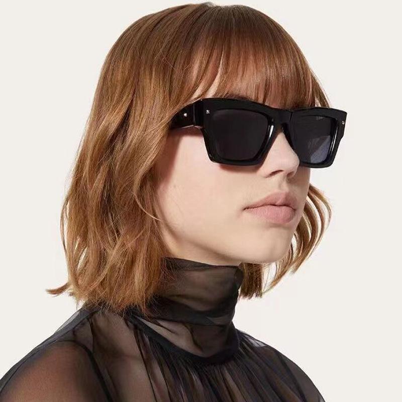 New Irregular Square Sunglasses Men Retro Luxury Eyewear UV400 Blue Sun Glasses Brand Oculus Rivets Trend