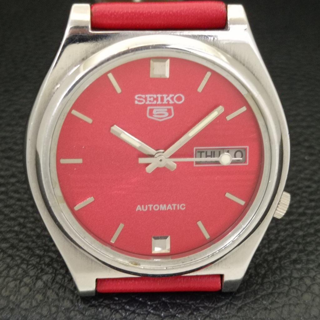 VINTAGE SEIKO 5 AUTOMATIC 7009A JAPAN MENS RED COLOR DIAL WATCH A701512-5 R206b-a701512