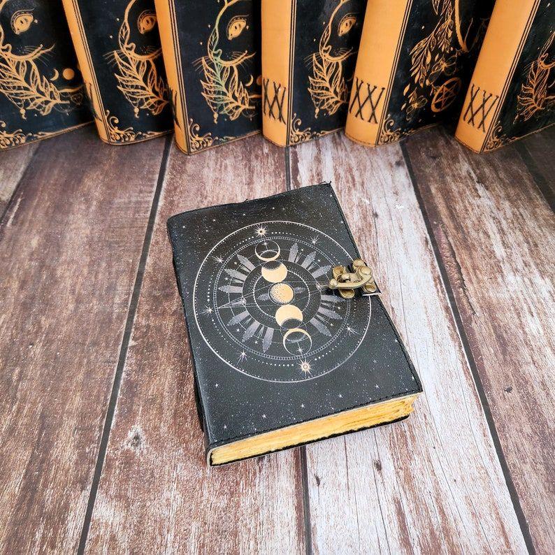 

Кожаный журнал «Лунное лицо», Кожаный дневник, Блокнот, Альбом для эскизов, Дневник сновидений, Свадебный подарок, Журнал для записей, Книга для путешествий, Персонализированный подарок 7 x 5 in