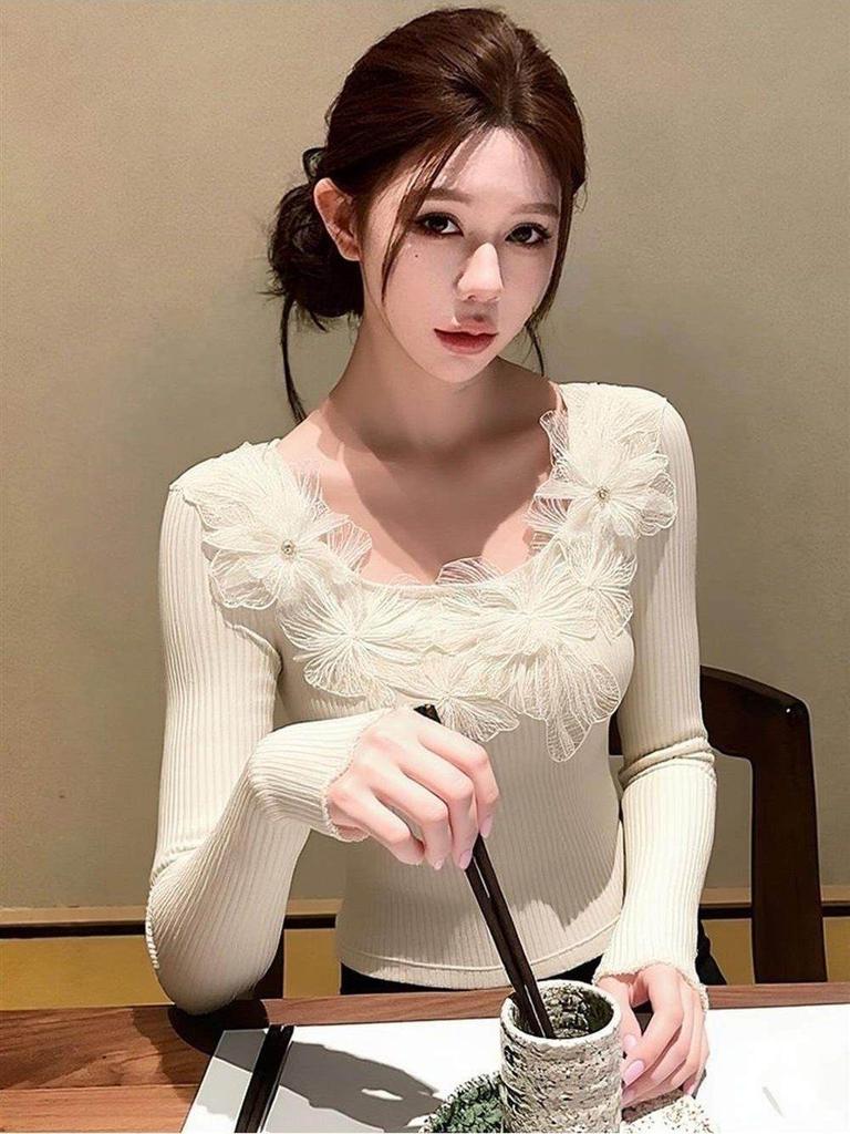 Spring Luxe Korean-Style Floral T-Shirt: Chic, Youthful, and Elegant