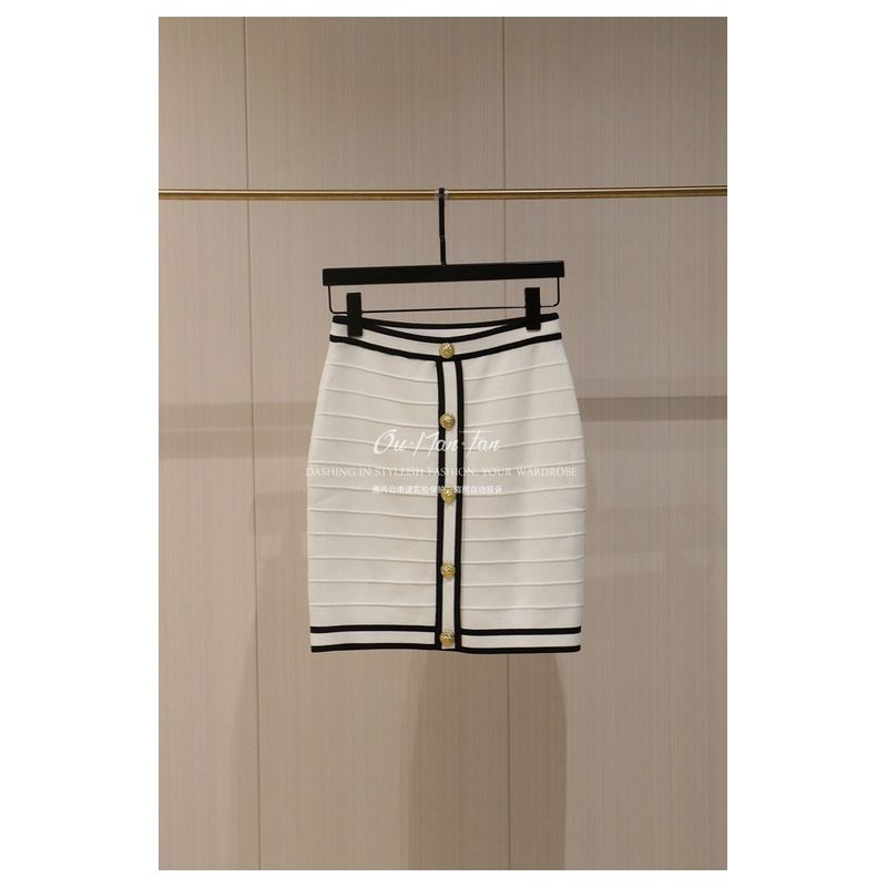 

Классический вязаный кардиган женский короткий с металлической пряжкой черно-белый однобортный свитер пальто топ 2024 осень женская одежда White Skirt S