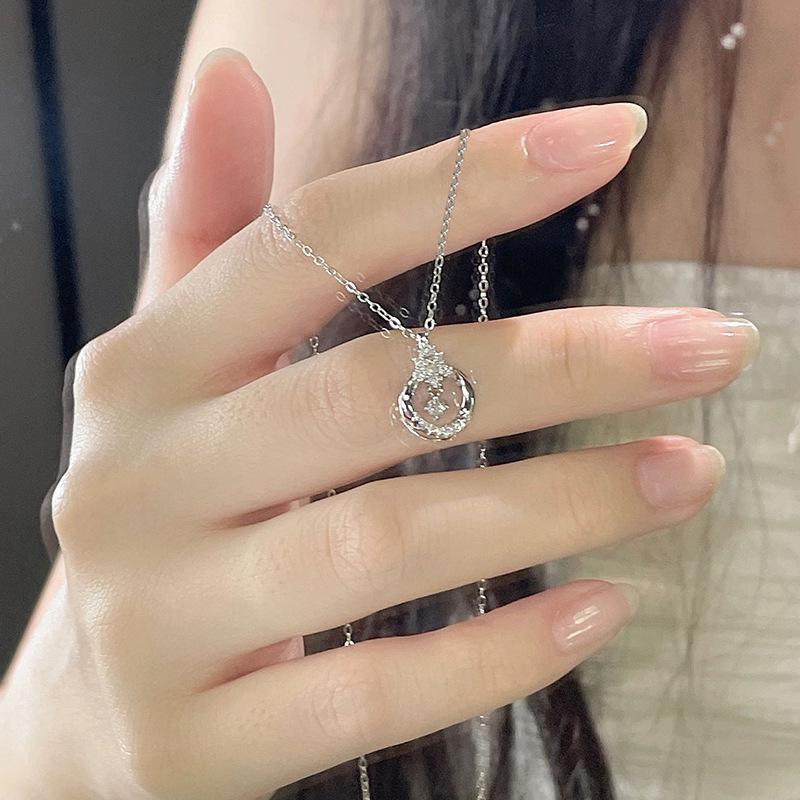 Mobius-Ring-Halskette für Damen mit Stern- und Wassertropfen-Anhänger - Exquisites und schlichtes Design