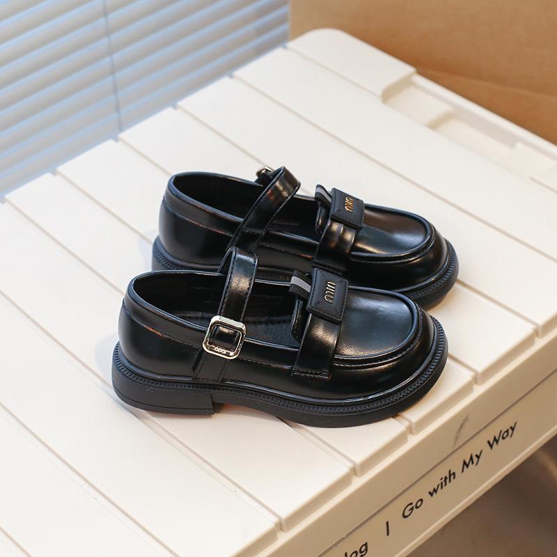 

Маленькие кожаные туфли для мальчиков и девочек, всесезонные, новые, с мягкой подошвой, черные, для учеников средних классов, для детей, в британском стиле, для принцесс 26 чёрный