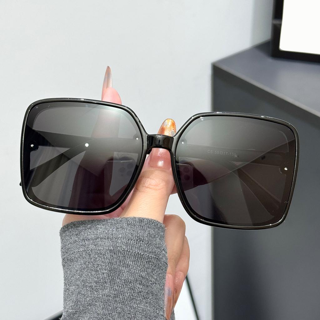 1Pc Sunglasses for Women, Trendy Uv Protection Retro Sunglasses, Square Sunglasses with Rivets, Gradient Color Sunglasses