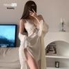Nachthemd mit unregelmäßigem Saum aus Satin und Spitze: Pure Desire Loungewear für Frühling & Sommer