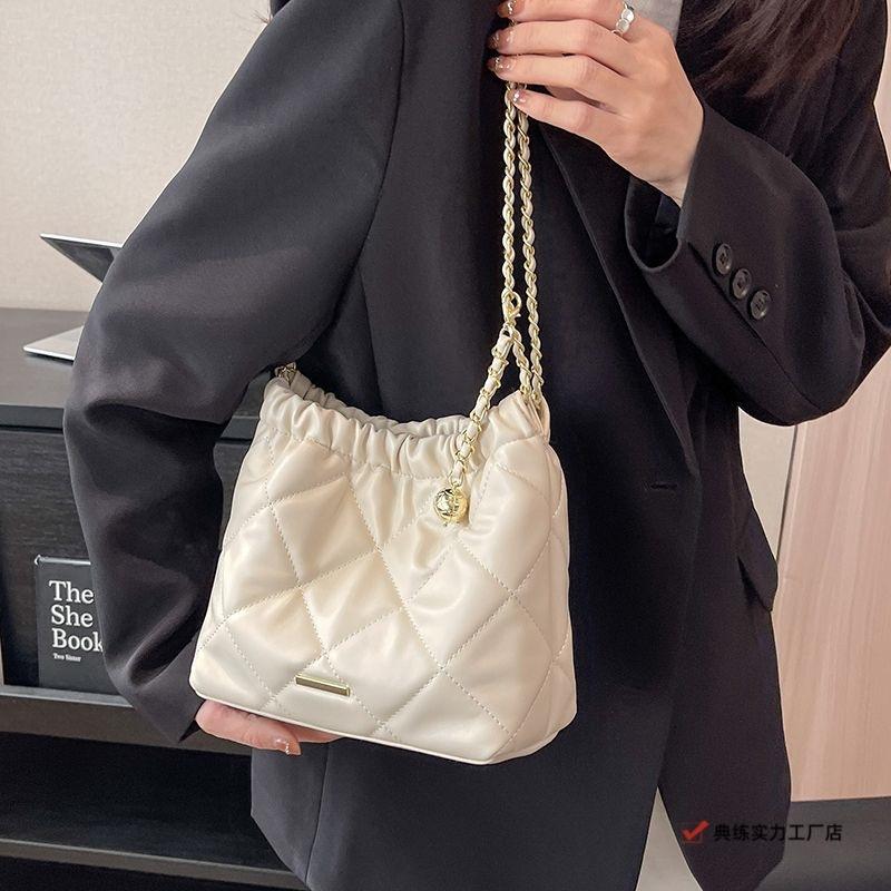 Premium sense small bag female new Internet celebrity diamond diamond chain bag popular shoulder small fragrant bag bucket bag
