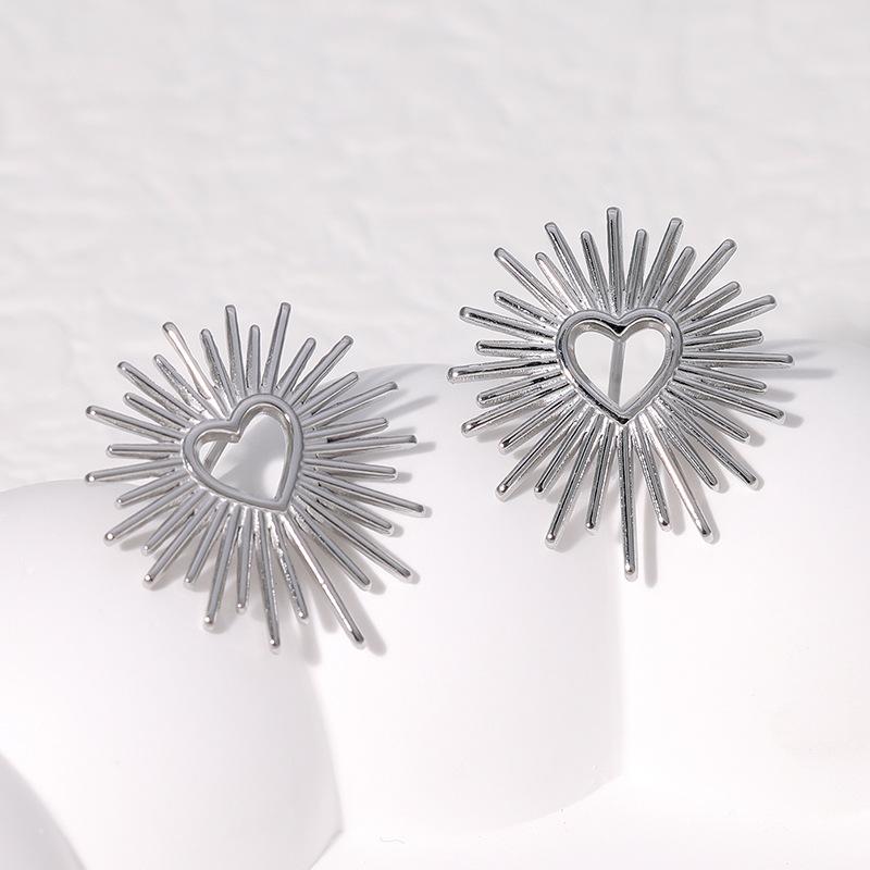 

Stainless Steel Heart Shaped Sun Hoop Earrings for Women Girls Punk Irregular Thorn Peach Heart Ear Buckle Wedding Jewelry Gifts