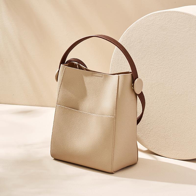 

Mrs. Qiao Bag 2025 New Women s Bucket Bag Crossbody Autumn Winter Genuine Leather Large Capacity Handbag Commuter Shoulder Bag Length and Width25.5CM、