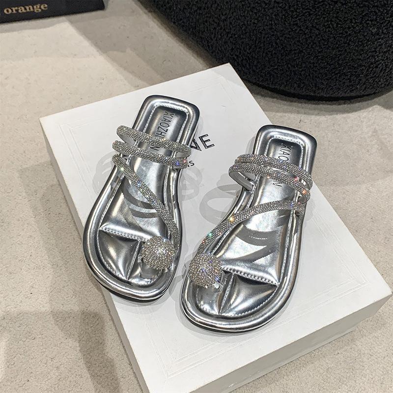 

Niche outer wear medium heel thick heel cool slippers summer 2025 new French high-end rhinestone cover toe sandals women 40 серебряный
