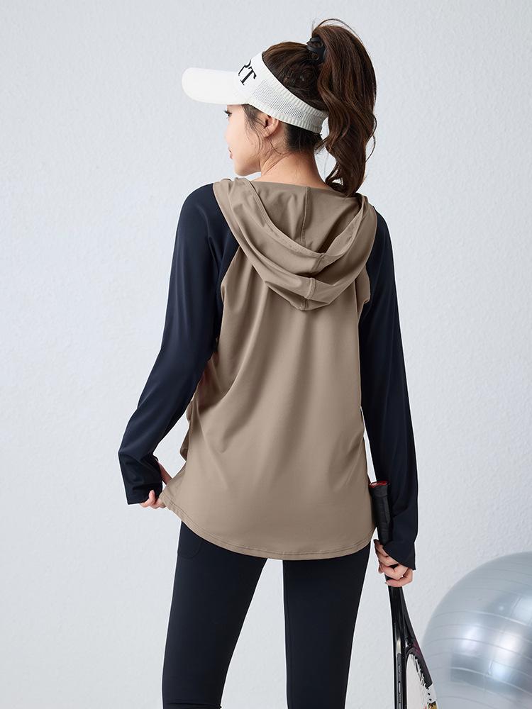 2026 Women's Three-Piece Sportswear Set: Long Sleeve Top with Loose Plus-Size Fit and Slimming Tapered Leggings for Yoga