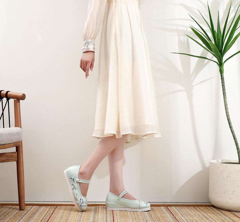 Wanqing 2024 Summer Embroidered Hanfu Women's Bow Shoes with Inner Lift