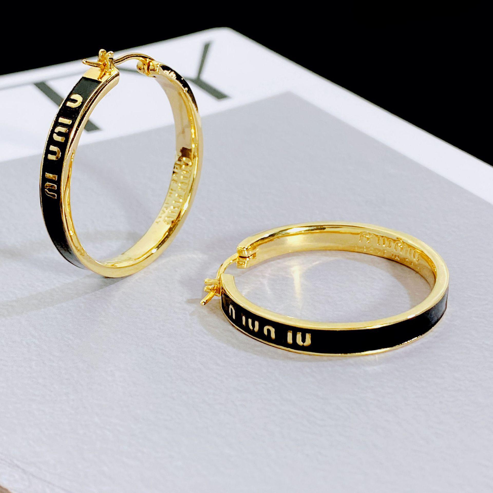 

Серьги-кольца Miu House с черными и белыми каплями масла - Шикарный, универсальный, милый и крутой стиль. чёрный